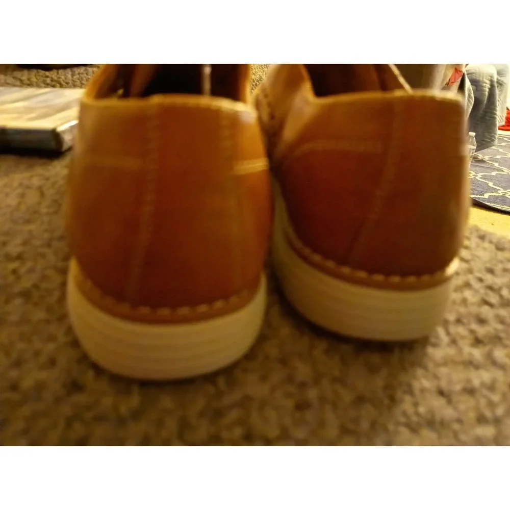 Good Used Condition Boys  Johnson And Murphy Size 2M Oxford Shoes